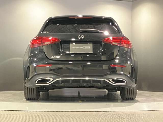 当社は専用ブースでボディコーティング＆スリックコートの施工を行っています。愛車をキレイに保つためにおすすめのサービスになっております。