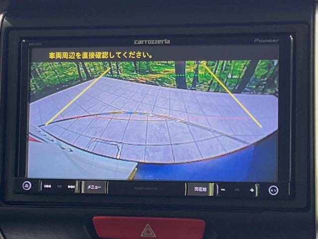 【バックカメラ】駐車時に後方がリアルタイム映像で確認できます。大型商業施設や立体駐車場での駐車時や、夜間のバック時に大活躍！運転スキルに関わらず、今や必須となった装備のひとつです！