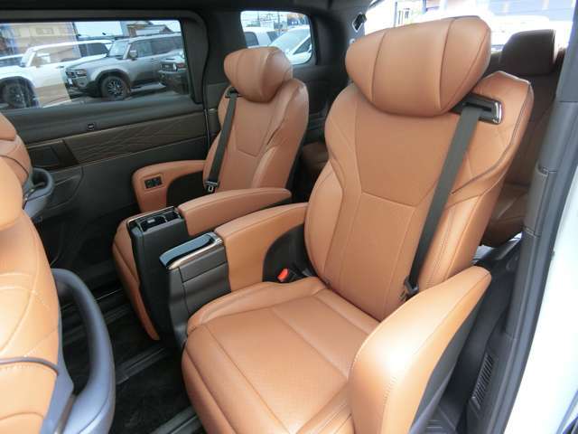 当社は車検と注文販売をメインに行っております。車検では無駄な交換等を行わない事で費用削減を行っております。また、在庫していないお車でも全国からお探し致します。お気軽にお問い合わせください。