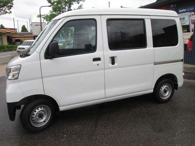 当店では中古車販売、買取りから車検整備・自動車保険、そしてボディコーティングまで、お車に関することなら何でもお任せ頂けるトータルサポート店となっております(^^♪ 是非一度、お立ち寄り下さい♪