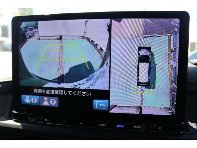 バックカメラを搭載しておりガイドラインも表示されますので車庫入れも安心ですね♪