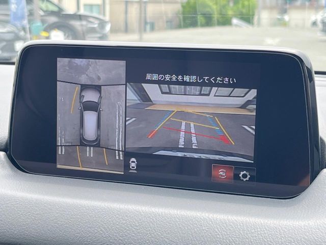 【360°ビューモニター】専用のカメラにより、上から見下ろしたような視点で360度クルマの周囲を確認することができます☆死角部分も確認しやすく、狭い場所での切り返しや駐車もスムーズに行えます。