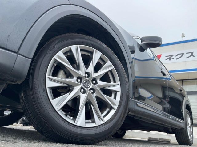 【純正19インチアルミホイール】外観にマッチした純正アルミホイールを装着しております。各種社外アルミホイールや、スタッドレスタイヤも取扱いしております。是非ご相談ください♪