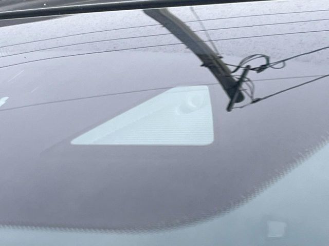 【スマートブレーキサポート】走行中に前方の車両等を認識し、衝突しそうな時は警報とブレーキで衝突回避と被害軽減をアシスト。より安全にドライブをお楽しみいただけます。