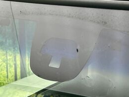 【シティブレーキアクティブシステム】低速走行中に前方の車両等を認識し、衝突しそうな時は警報とブレーキで衝突回避と被害軽減をアシスト。より安全にドライブをお楽しみいただけます。