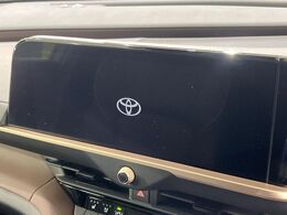 【12.3インチディスプレイオーディオ】スマートフォンと連携が可能な大画面ディスプレイオーディオです。スマートフォンのナビ機能を使用したり、Bluetooth接続で音楽もお楽しみいただけます！