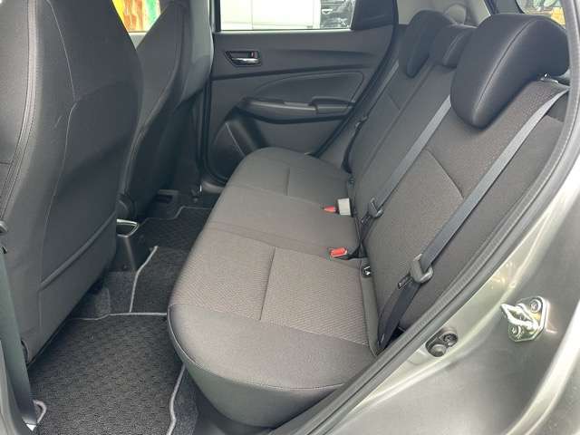 ★5年間新車保障★初度登録から5年間の新車保証が含まれています。長期間、安心してお乗り頂けます！保障費用は支払総額に含まれています！遠方のお客様は保証継承後、お近くのディーラーにて保証が受けられます！