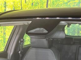 【ホンダセンシング】走行中に前方の車両等を認識し、衝突しそうな時は警報とブレーキで衝突回避と被害軽減をアシスト。より安全にドライブをお楽しみいただけます。