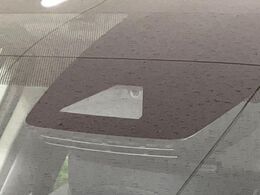 【トヨタセーフティセンス】走行中に前方の車両等を認識し、衝突しそうな時は警報とブレーキで衝突回避と被害軽減をアシスト。より安全にドライブをお楽しみいただけます。