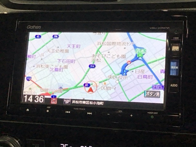アップルカープレイ対応ギャザズナビ搭載です。知らない道も安心ですね！