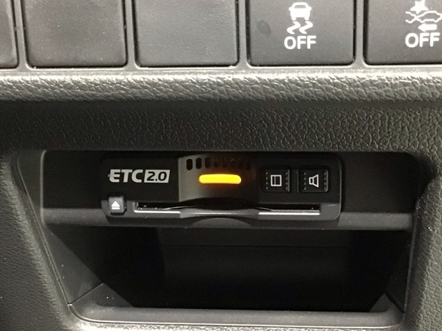 いまや快適なカーライフに欠かせないETCが付いています。