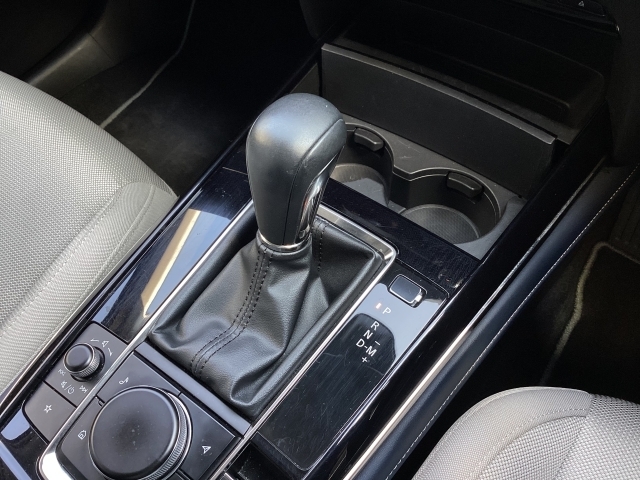 アクセルペダルを踏み込む量や速さに応じて変速パターンをし、人馬一体の運転感覚を発揮してくれる6速オートマ！