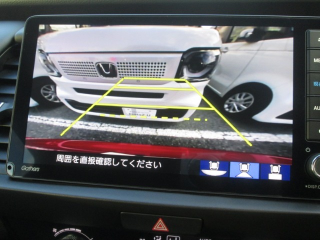 リアパーキングセンサーで駐車をよりサポートいたします。