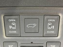 【両側パワースライドドア】スマートキーや運転席のスイッチで後席両側スライドドアの開閉が可能♪電動だから力を入れてドアを開ける必要が無く、小さなお子様でも簡単に開け閉めでき快適です♪