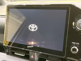 【10.5インチナビ】高級感とインパクトのある大画面ナビを装備。各種オーディオ操作はもちろん、スマホ連携もできる利便性の高いナビです♪