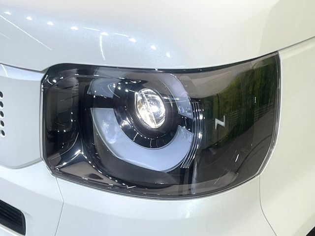 【LEDヘッドライト】悪天候や夜間走行時も良好な視界を確保し安心して運転できる高輝度LEDヘッドライトを装備！点灯速度が早く、消費電力も抑えられています。