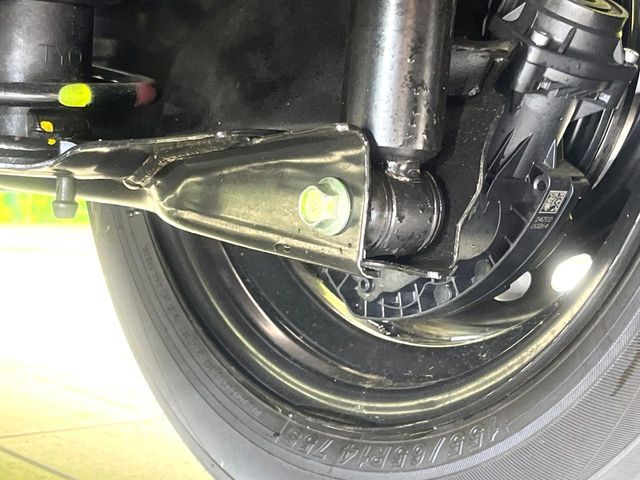 お車を安心してお乗りいただく為には、足回りの定期点検が欠かせません。サービスサポート（有償保証）では無料点検もご提供しており、安心のカーライフをお過ごしいただけるサポート体制が整っています。