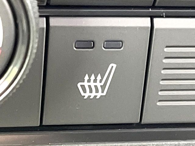 【パワーシート】スイッチ一つで簡単にシートの微調整が可能！電動だから力もいりません！快適なシートポジションにセットして、快適なドライブをお楽しみください。