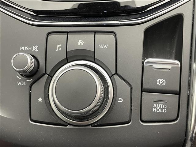 【電動パーキングブレーキ＆ブレーキホールド】　スイッチを入れると、信号待ち等で停車時、ブレーキを離しても自動でブレーキが効いた状態になり、指先の簡単操作でパーキングブレーキの作動や解除が可能です！！！