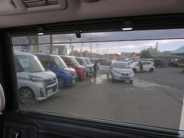 メモリータイプのナビゲーションが装着されております。検索スピードが早いのが特徴で、行動の幅を広げてくれる便利な装備ですね。