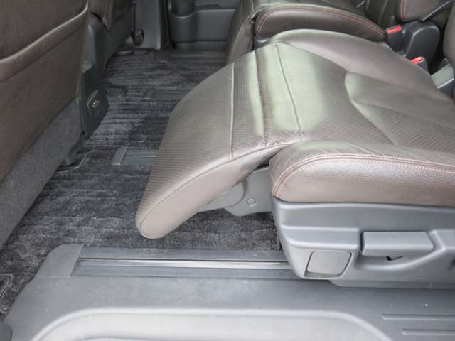 ルームクリーニングを実施しました。目に見える部分、身体が触れる部分はもちろんですが、シートやマットの下、その他の隙間など普段目につかない部分もしっかりとクリーニングしております。