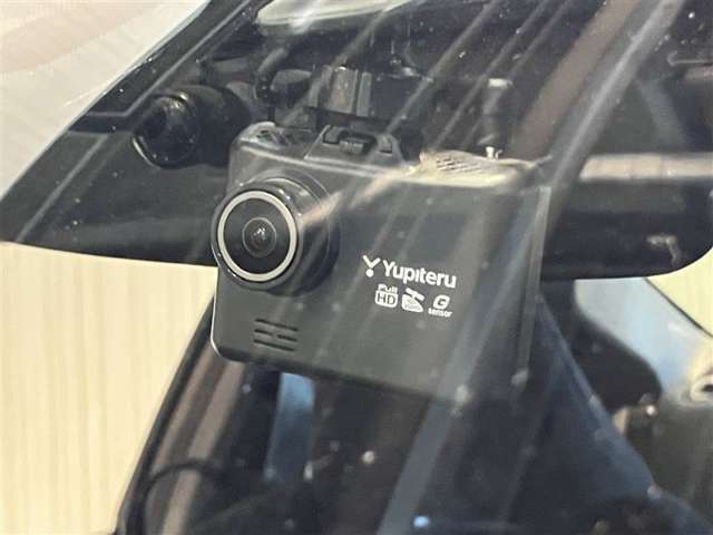 万が一のトラブルのときにも役に立つドライブレコーダーを装備しています。側面衝突や幅寄せ・割り込み対策に！