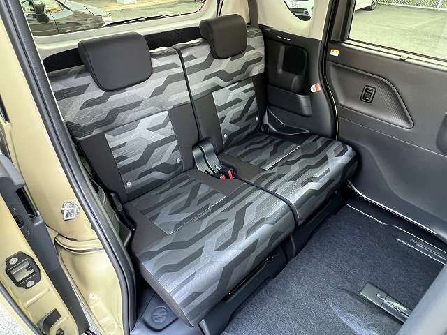 ご購入後には洗車も欠かせませんよね！？当店では、洗車のプロが普段お手入れが行き届かない箇所も済み済みまで綺麗にしています！