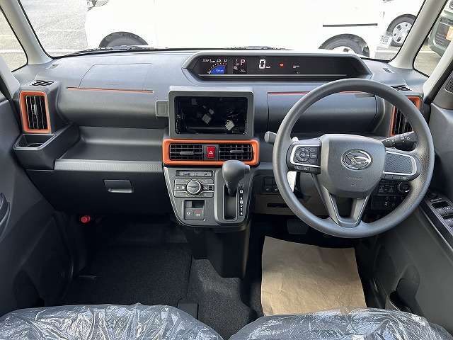 万が一に備えての代車も完備！代車にもナビやETC、バックカメラを装着！！さらに、無料貸し出し！