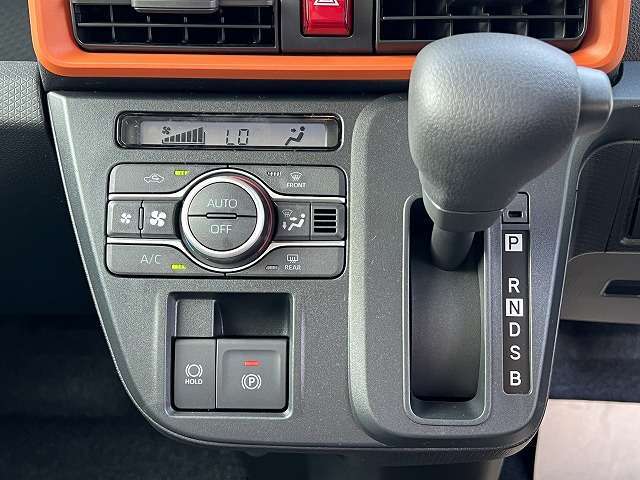 積載車も所有していますので、万が一の時でも当店スタッフにてお車の無料引き取りも行っております。
