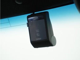 ◆ドライブレコーダー◆映像・音声などを記録する自動車用の装置です。　もしもの事故の際の記録はもちろん、旅行の際の思い出としてドライブの映像を楽しむことができます。