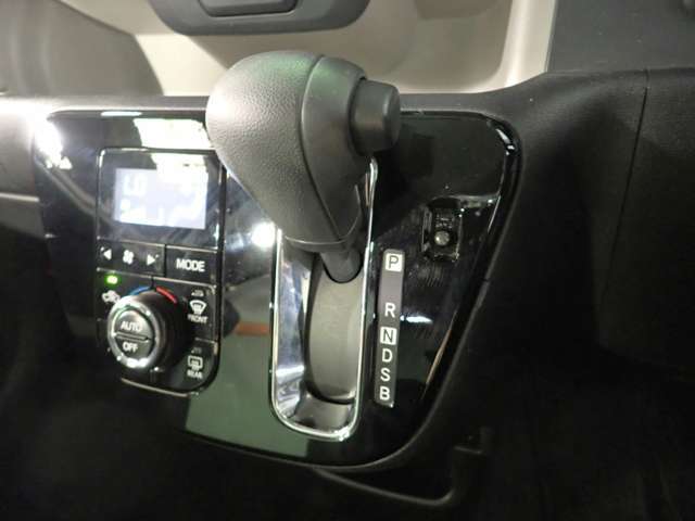 ◆同車種のカラーバリエーションも豊富に取り揃えております。当店にお好みのボディーカラーがない場合は、グループ店の在庫車をお調べしてお取り寄せも可能です。◆