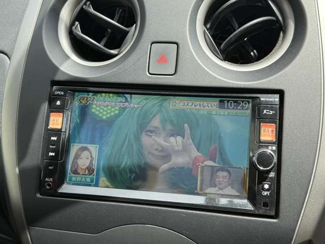 メモリーナビ・地デジ・CD・DVD・Bluetooth・バックカメラ付きです。