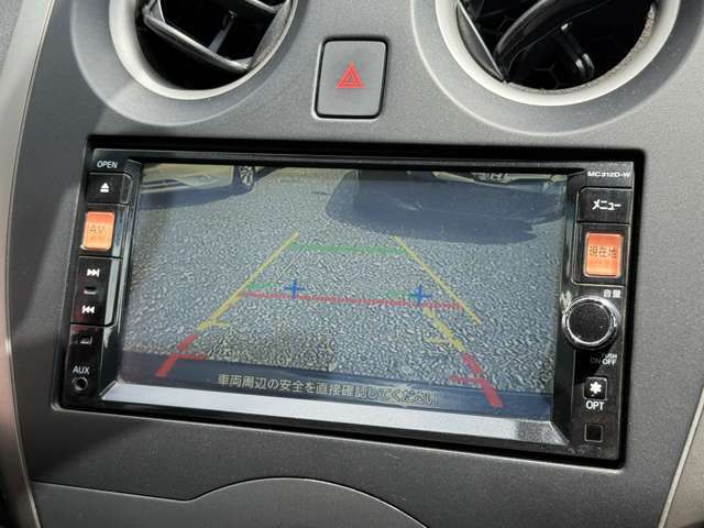 メモリーナビ・地デジ・CD・DVD・Bluetooth・バックカメラ付きです。