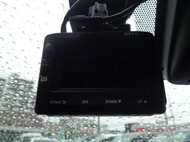 運転状況を、映像と音で記録するドライブレコ-ダ-。お問い合わせは03-5672-1023へ