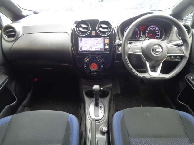 精悍なブラックのアクセントが映える、スタイリッシュなスポ-ティさを纏ったインテリア。ご来店お待ちしております。