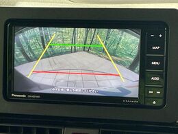 【バックカメラ】駐車時に後方がリアルタイム映像で確認できます。大型商業施設や立体駐車場での駐車時や、夜間のバック時に大活躍！運転スキルに関わらず、今や必須となった装備のひとつです！