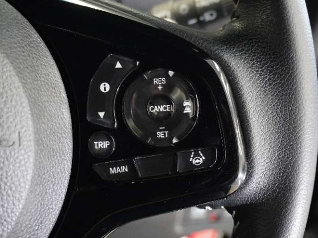 【ホンダセンシング】衝突を予測してブレーキをかけたり、前のクルマにちょうどいい距離でついていったりできる多彩な安心・快適機能を搭載した先進の安全運転支援システム。