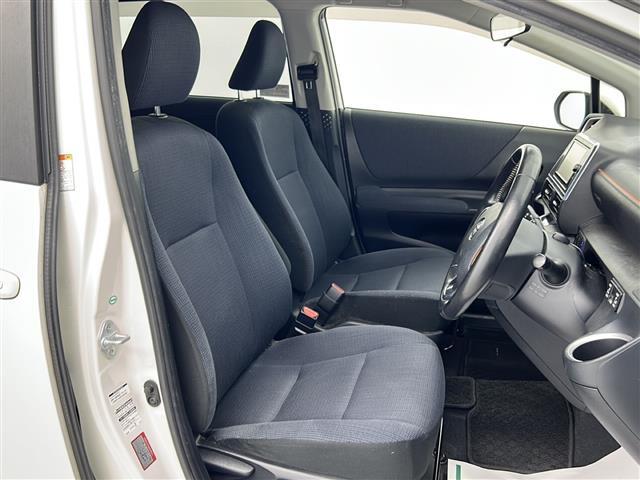 【運転席】座り心地が良いシートなので長時間の運転でも快適にお過ごしいただけます。新品のフロアマットのご注文も可能です。掲載箇所以外にご希望の写真がございましたらお気軽にお問い合わせ下さい。
