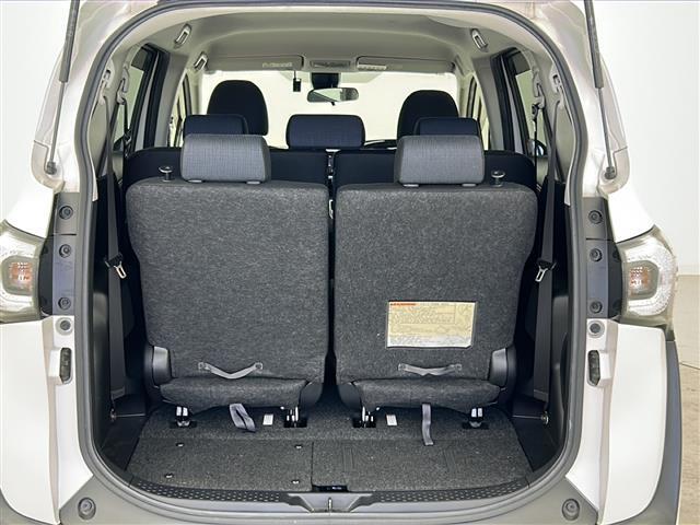 【トランク】積み込みやすくて、たっぷり積める荷室です。シートアレンジできるものは、乗車人数と荷物の量や大きさによってシートを動かすことができるので、より快適なドライブが可能です！