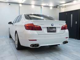 単にチューニングメーカーとしてではなく、自動車メーカーとして地位を確立してきた実力はホンモノです。外装色はアルピンホワイト。