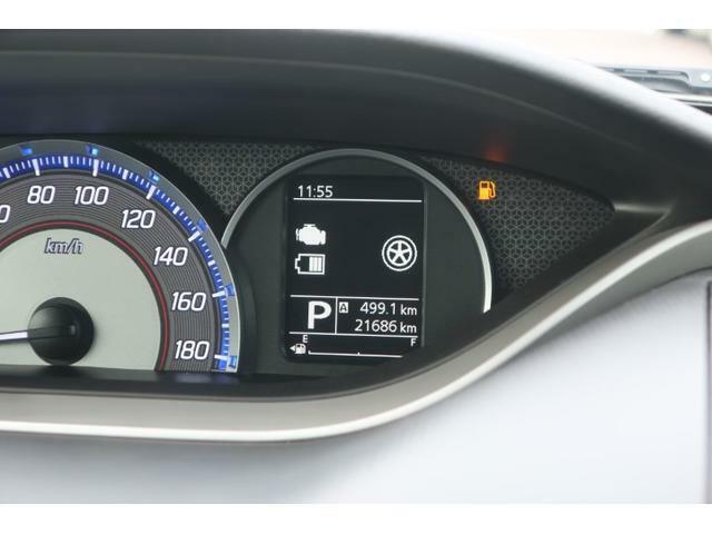 マルチインフォメーションディスプレイには燃料残やエネルギーフローなど様々な情報が表示されます。