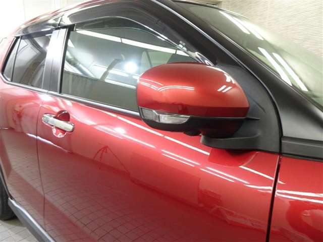 広々とした車内空間に優れた燃費性能。更にデザインも上質で人気のお車です！