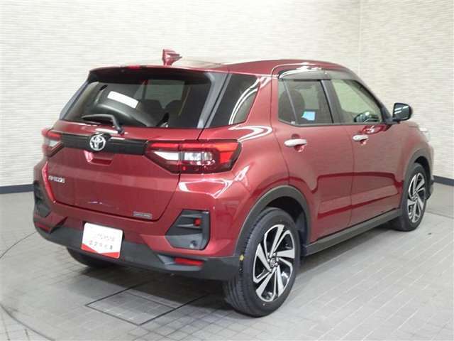 走りにこだわりながら収納力も持ち合わせたお車です。荷物を載せて軽快なドライブを楽しめますよ♪