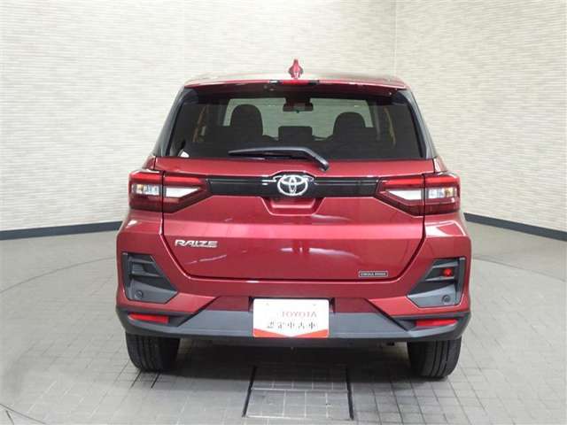 バックカメラが付いているので後方確認が非常にしやすいです。今や運転初心者も熟練者も必須装備！ついていて損はないですね♪