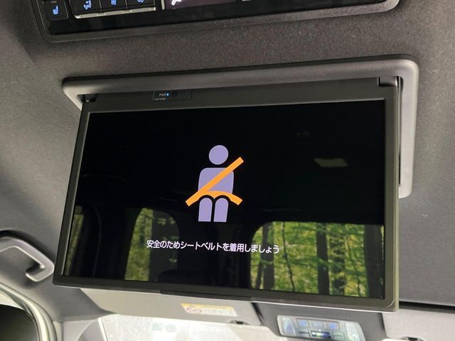 【後席モニター】家族や友人とお出かけする機会が多い方に大人気の後席モニターを装備！見やすい位置に画面がありテレビやDVDの視聴も快適！友達もお子様も、後席にしか乗らなくなるかも？？