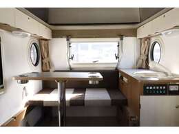 人気の軽キャンピングカーです！自家用から車中泊まで可能の1台です。追加装備などもお気軽にご相談ください。