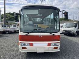 丁寧な整備には定評があり、自信を持ってお客様のお車の整備を行います。専門知識豊富なスタッフが親切・的確にご対応致します。