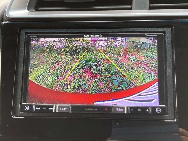 【バックカメラ】バックカメラが付いて車庫入れ安心です。