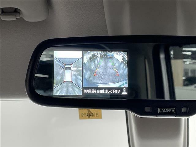 【デジタルインナーミラー】後方に設置されたカメラの映像がルームミラー型の液晶画面に表示。トランク内の荷物が満載でも、視界が妨げられることはありません。