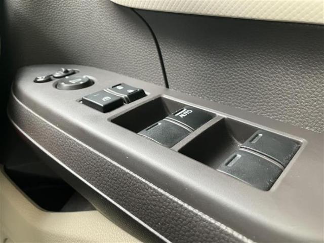 WECARSの展示場では実際に見て、触ってお車をお選びいただけます！知識の豊富な営業スタッフが様々なカーライフをご提案いたします！